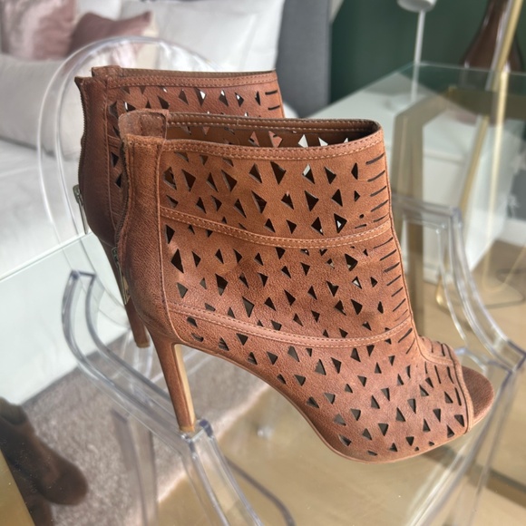 Vince Camuto - Brown Peep Toe Heels - Size 9 - Picture 2 of 4